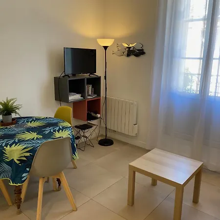 P3, 2 Bedrooms, Quiet, Center Apartment