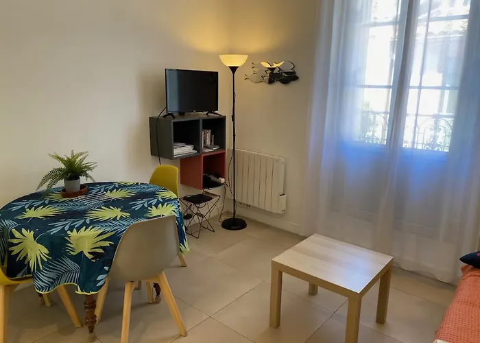 P3, 2 Bedrooms, Quiet, Center Lägenhet